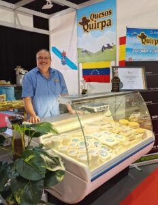 A Asociación Feiral incorpora os queixos venezolanos de Quirpa á súa tenda-delicatessen